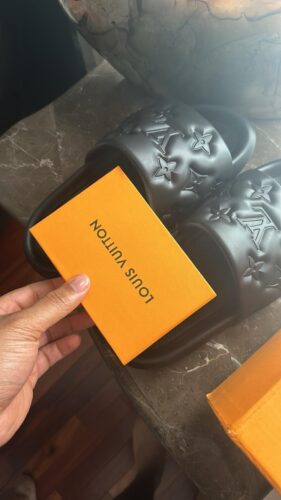 LOUIS VUITTON WOMEN'S SLIPPERS photo review