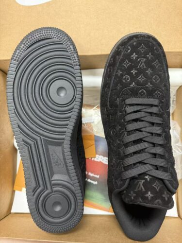 LOUIS VUITTON x NIKE AIR FORCE 1 Sneaker photo review
