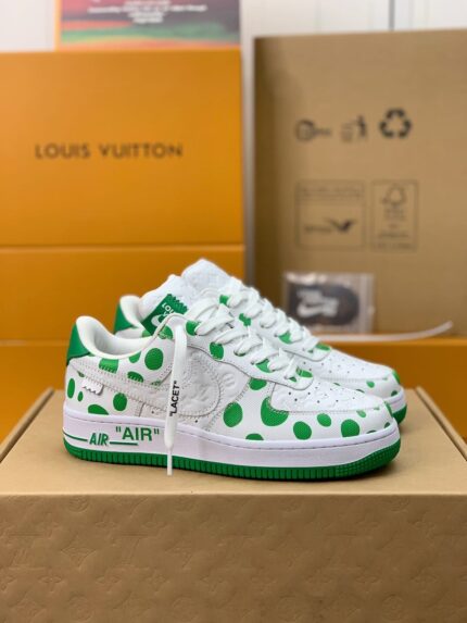 LOUIS VUITTON x NIKE AIR FORCE 1 Sn eaker