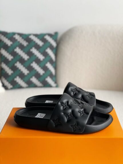 LOUIS VUITTON WOMEN'S SLIPPERS