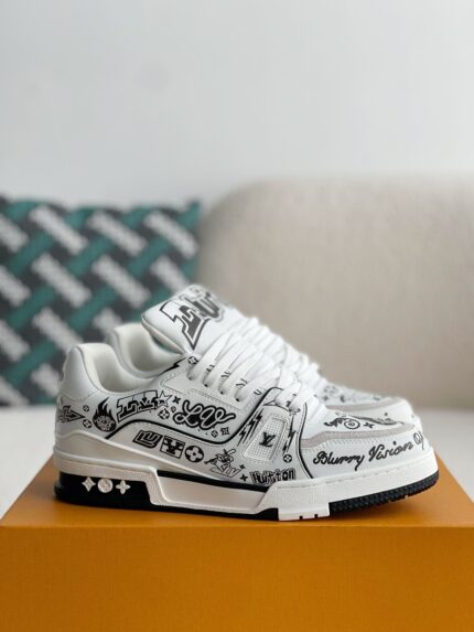 LOUIS VUITTON SNEAKER