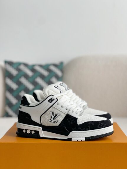 LOUIS VUITTON SNEAKER