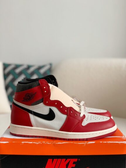 Air Jordan 1 Retro High OG Chicago Red