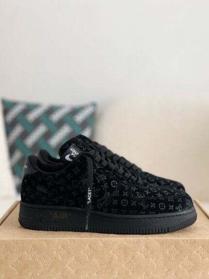 LOUIS VUITTON x NIKE AIR FORCE 1 Sneaker