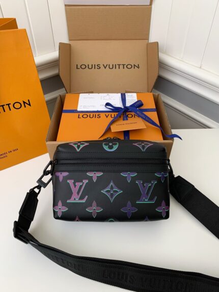 LOUIS VUITTON COMET Full Leather Messenger Bag 