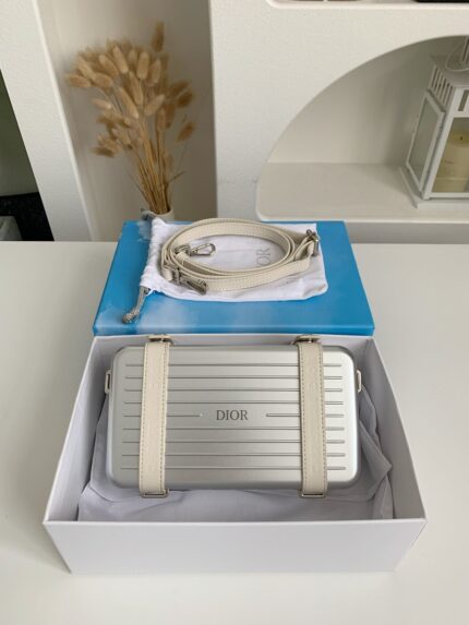 Product details Rimowa x Dior Small suitcase bagSize:13*20*6.5cm