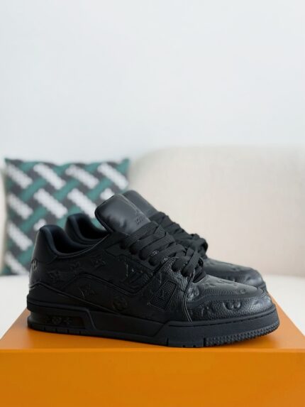 LOUIS VUITTON TRAINER SNEAKERS