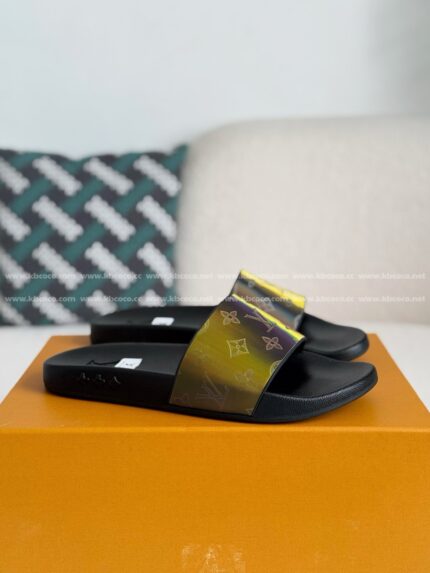 LOUIS VUITTON SLIPPERS