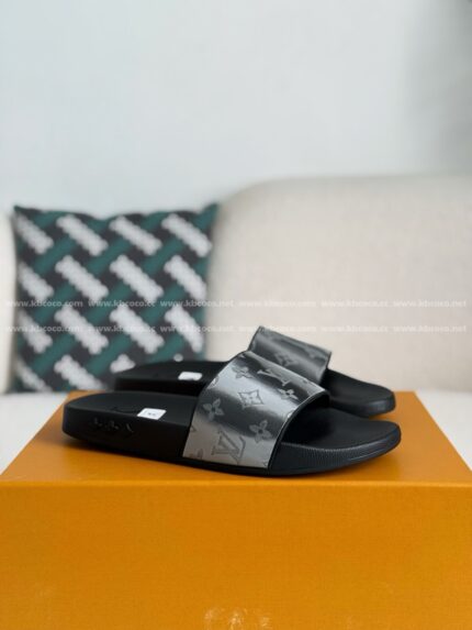 LOUIS VUITTON SLIPPERS