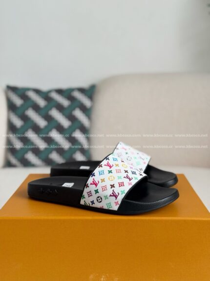 LOUIS VUITTON SLIPPERS