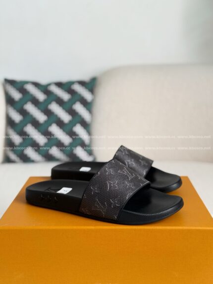 LOUIS VUITTON SLIPPERS