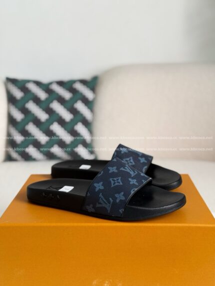 LOUIS VUITTON SLIPPERS
