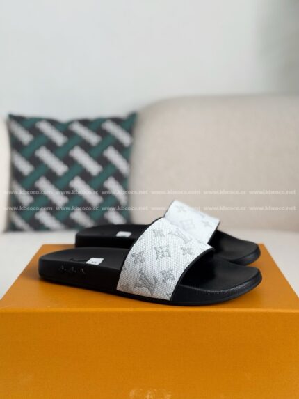 LOUIS VUITTON SLIPPERS