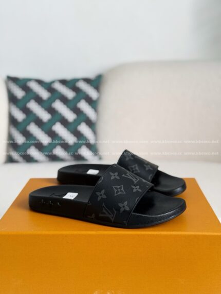 LOUIS VUITTON SLIPPERS