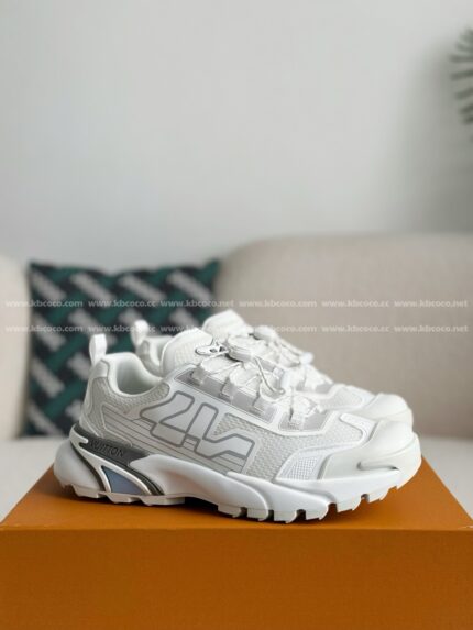 LOUIS VUITTON RUNNER TATIC CASUAL SHOES