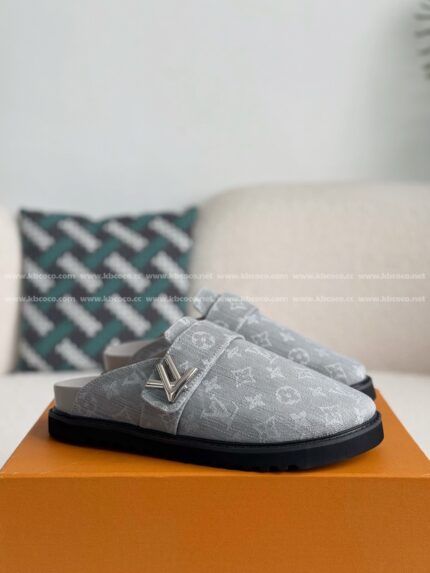 LOUIS VUITTON SANDALS