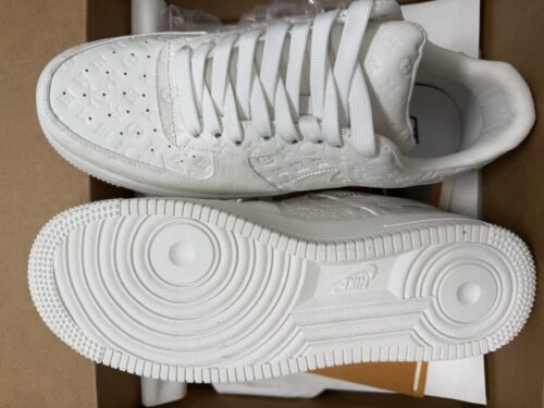 LOUIS VUITTON x NIKE AIR FORCE 1 Sn eaker photo review