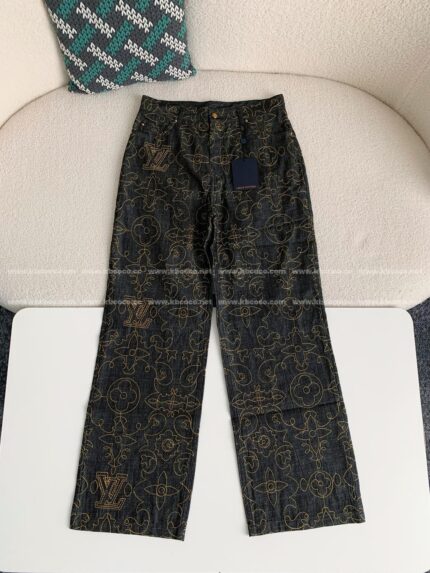 Louis Vuitton Costumes