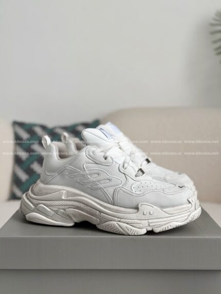 Balenciaga Triple s Sporty Dad shoes