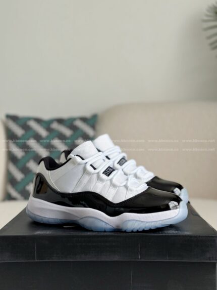Jordan Air Jordan 11 Low Snakeskin