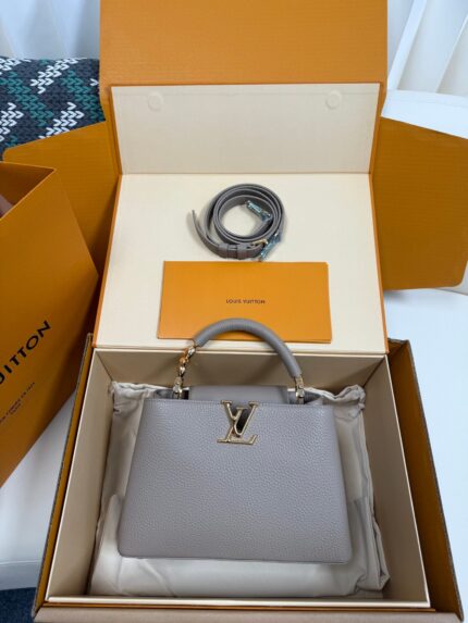 Louis Vuitton Capucines BB Handbag Model: M24698 Size: 27cm*18cm*9cm