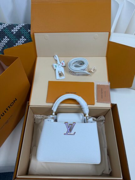 Louis Vuitton x TM Capucines handbag in white and purple. Model: M13253 Dimensions: 27 cm x 17.3 cm x 9 cm.