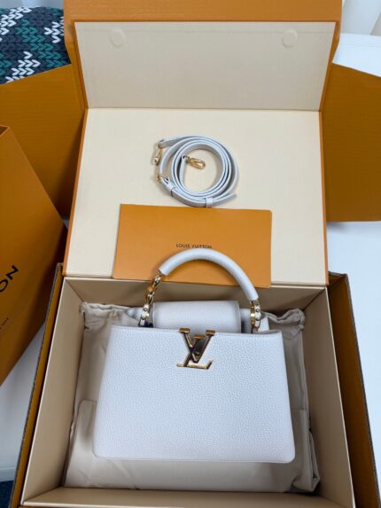 Louis Vuitton Capucines BB Handbag Model: M24698 Size: 27cm*18cm*9cm