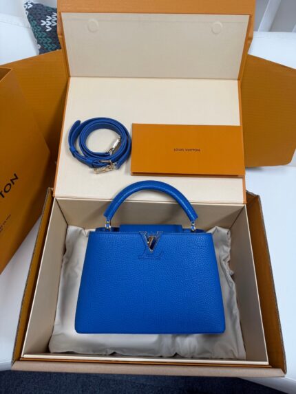 Louis Vuitton Capucines BB Handbag Model: M82904 Size: 27cm*18cm*9cm