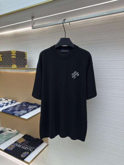 LOUIS VUITTON Embroidered Letter Pin Short Sleeve