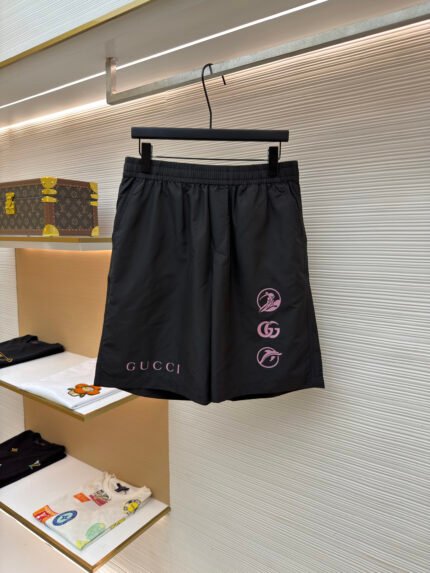 Gucci Contrast-Logo Shorts