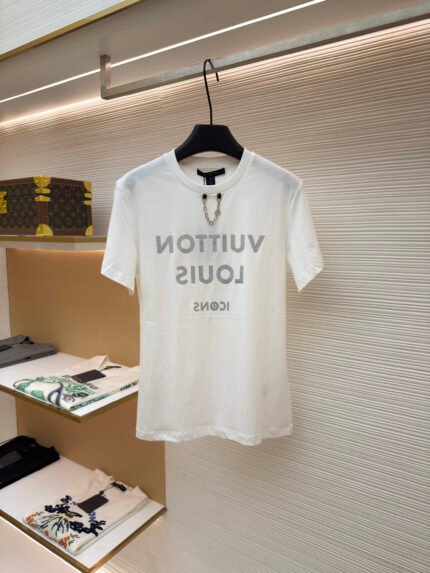 LOUIS VUITTON Crewneck Short-Sleeve Top with Chain-Link Lettering Print [Women's]