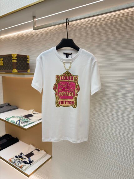 LOUIS VUITTON Short-Sleeve Top with LV Chain-Embellished Collar and Colorful Print [Women's]