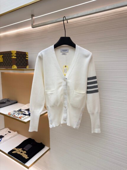 Thom Browne 4-Bar V-Neck Pocketed Knit Cardigan