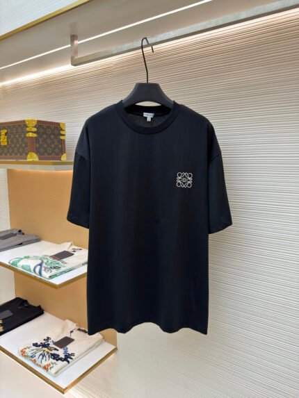 Loewe short sleeves with small logo embroidery on the chest