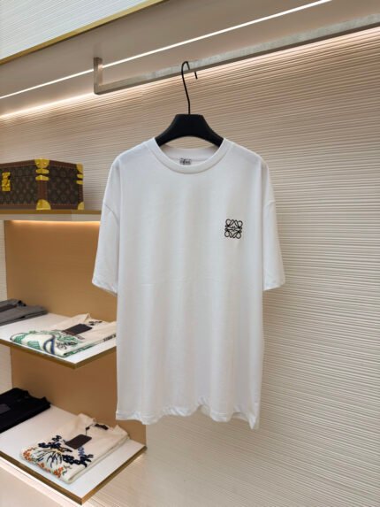 Loewe short sleeves with small logo embroidery on the chest
